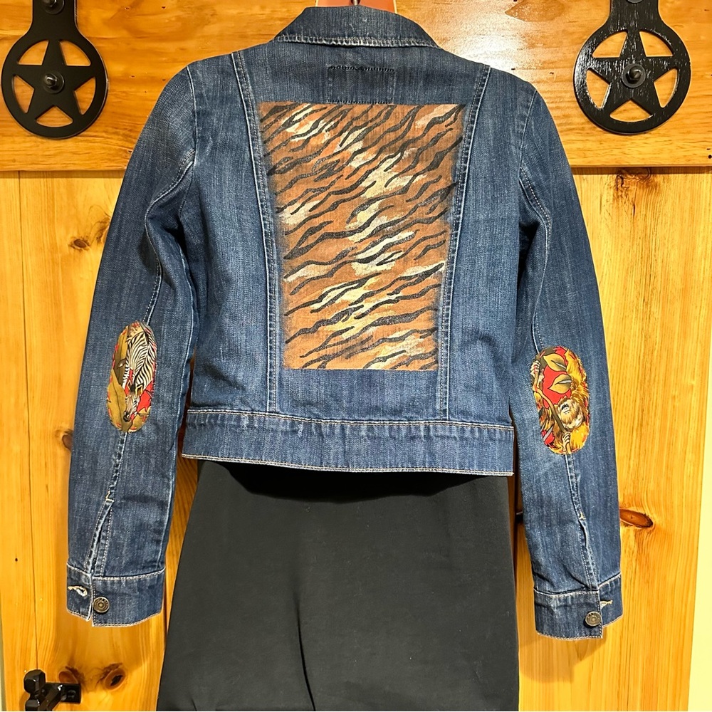 Hand painted embellished tiger, jungle design Jean jacket, women’s small, petite